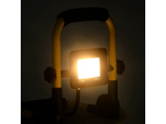  LED reflektor s rukojetí 10 W